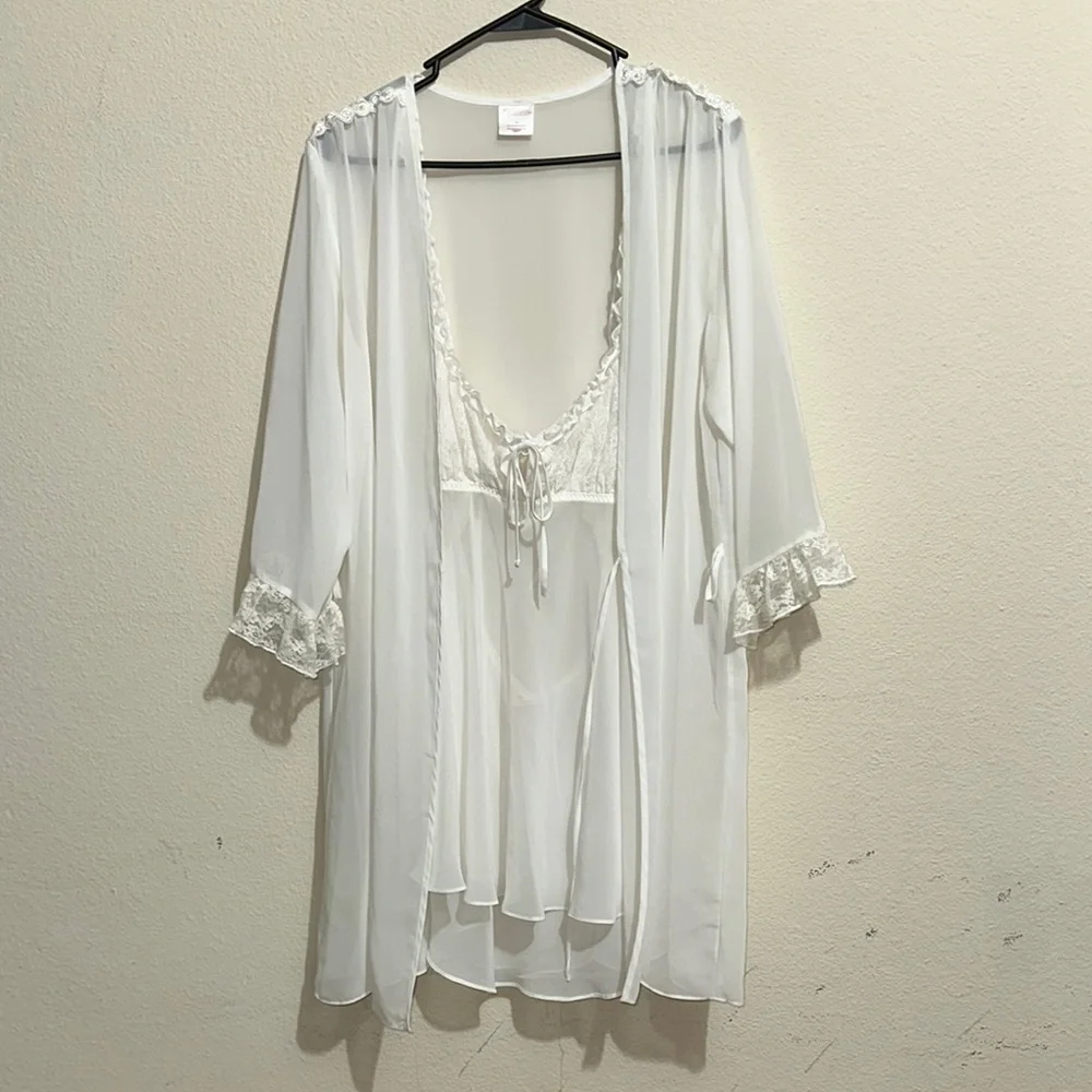 White Sheer Lace Trim Robe &‎ gown / Box 50